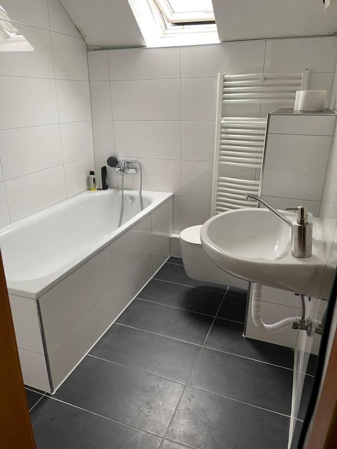 Apartment Bis Zu 8 Einzelbetten Stellplatz Wifi Essen Exteriör bild
