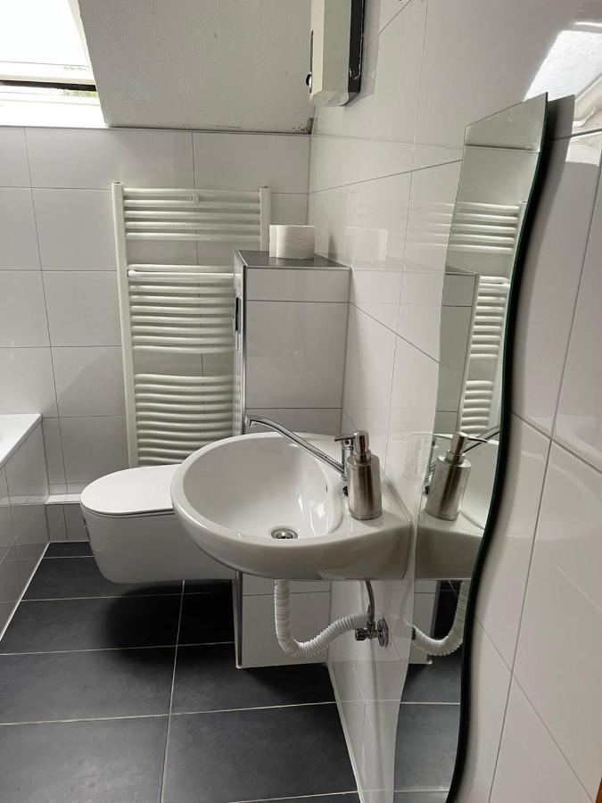 Apartment Bis Zu 8 Einzelbetten Stellplatz Wifi Essen Exteriör bild